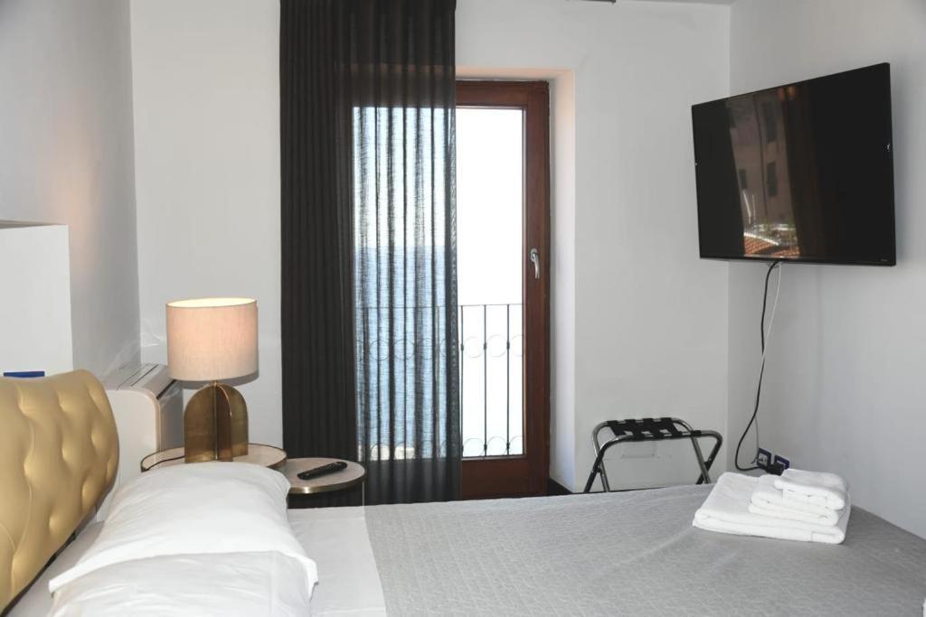 Le Suite Guarinelli B&B Gaète Extérieur photo